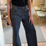 Jamie Jean in Light Black